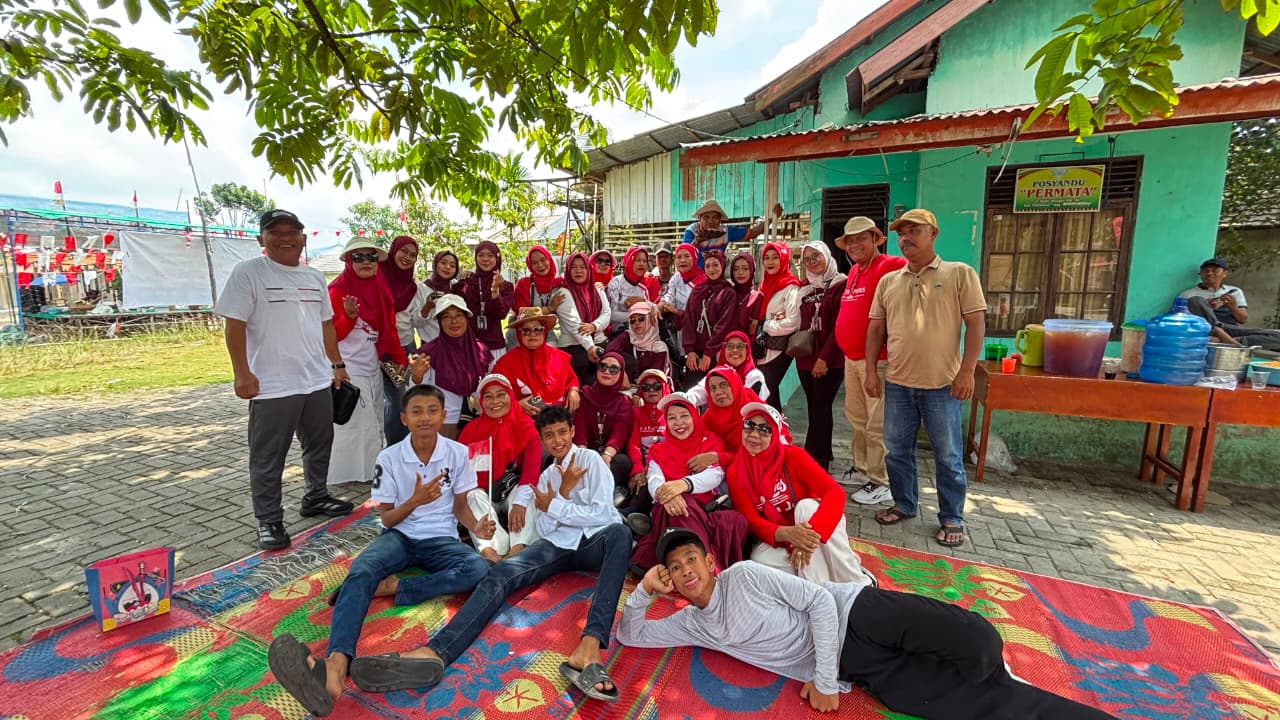 foto bersama anak kkn universitas hang tuah pekanbaru