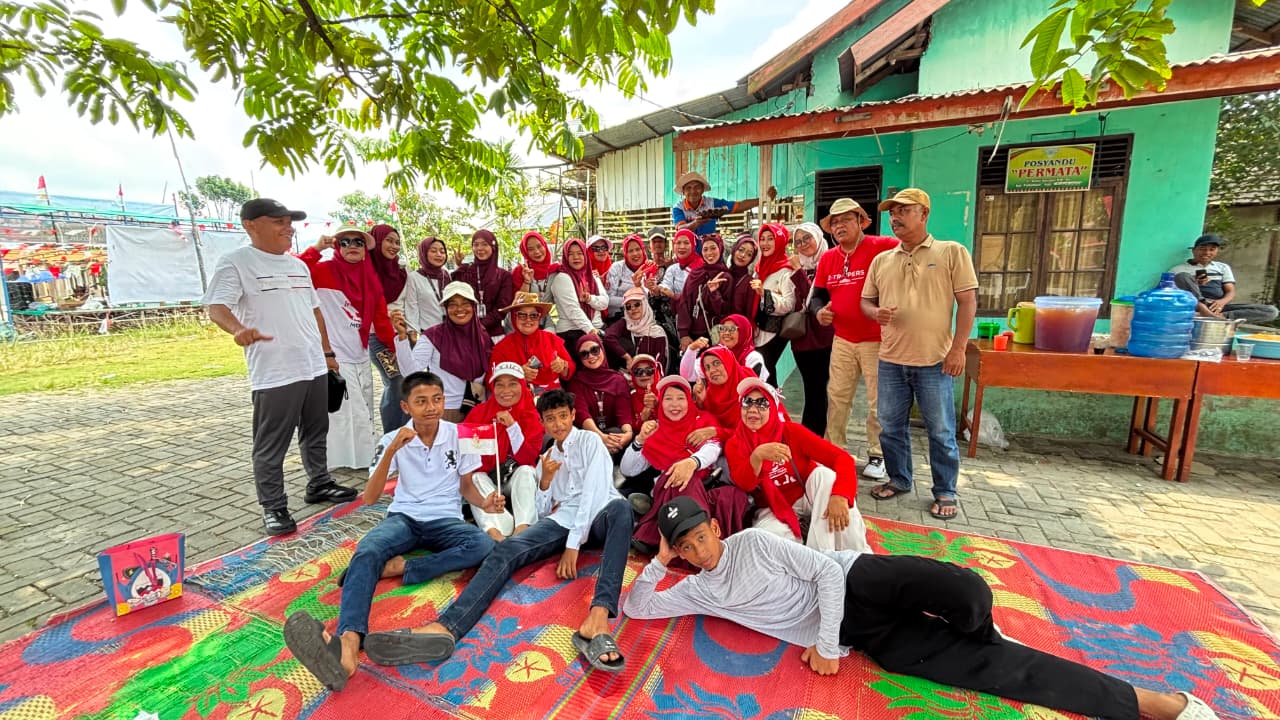 foto bersama anak kkn universitas hang tuah pekanbaru